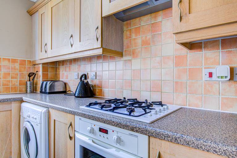 Extra Large Unit with Bathroom Shared Kitchen