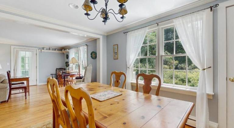 Ample vacation home | Pet-friendly — photo 3
