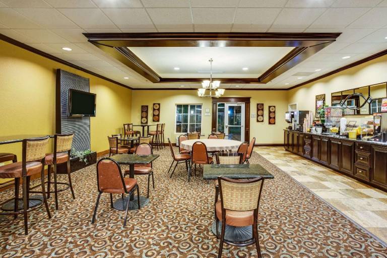 La Quinta Inn & Suites by Wyndham Vicksburg — photo 5