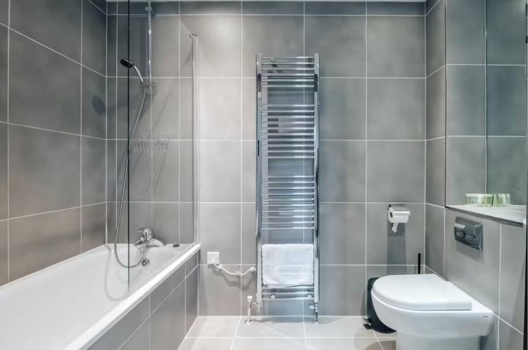 Notting Hill 2-Bed Apt with Balcony, 1 min to Tube — photo 4