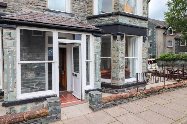 Cottage with yard | Beach view in Keswick