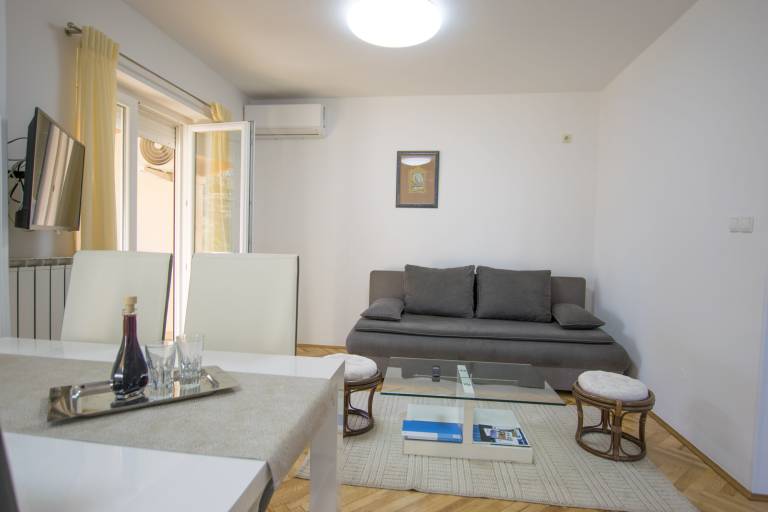 Holiday apartment with terrace, pool & barbeque | Pool view — photo 2