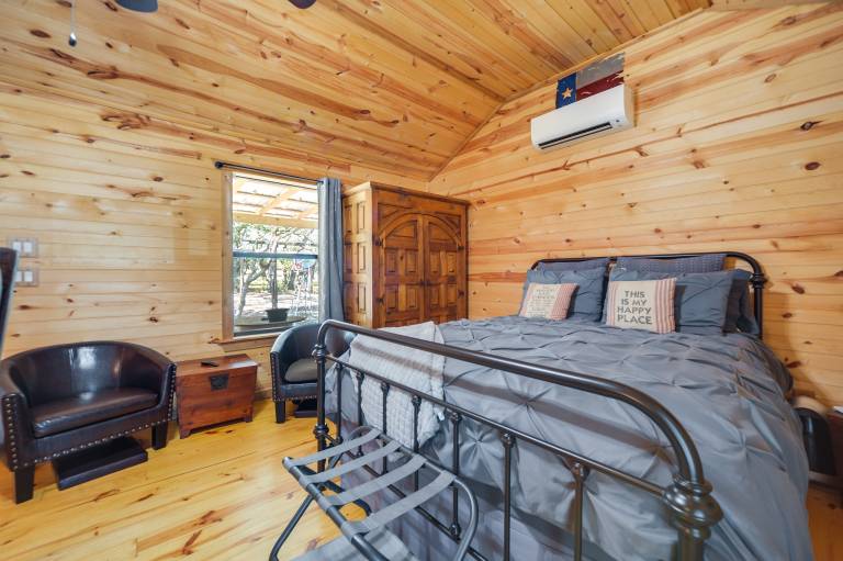 Happy Haven | Hill Country Couple’s Cabin Retreat — photo 4