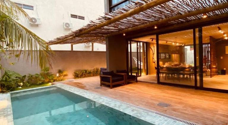 Vacation home with yard, grill & private pool — photo 4