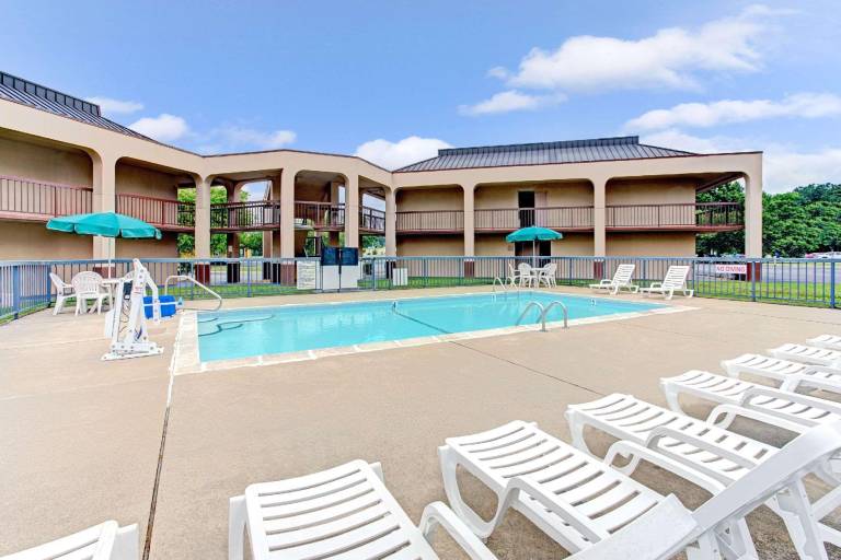 Days Inn by Wyndham Wilson — photo 4