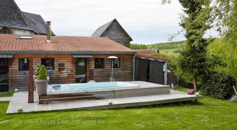House with pool, garden & patio — photo 3