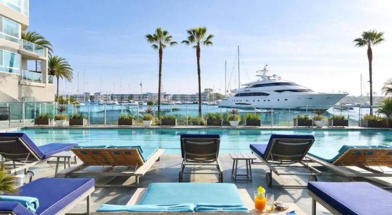 Rental apartment with pool in Marina, CA
