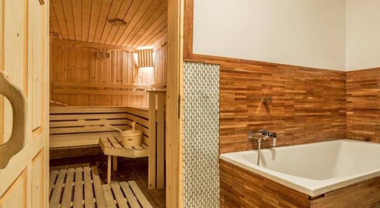 Villa with pool, jacuzzi & sauna | Pets are welcome — photo 5