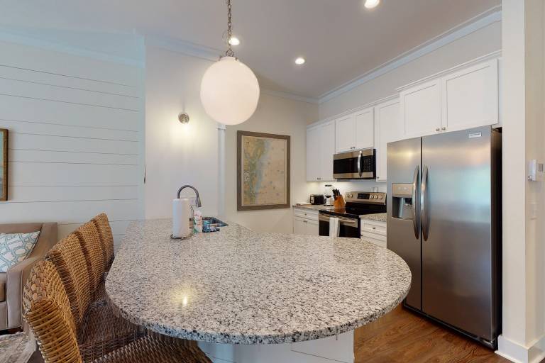 Queen Suite @ 400 Ocean Suites — photo 2