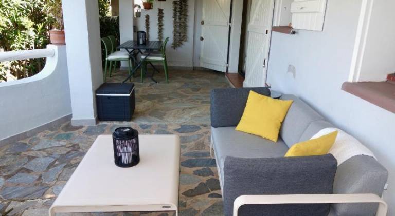 Villa with yard, patio & pool | Pets allowed — photo 4