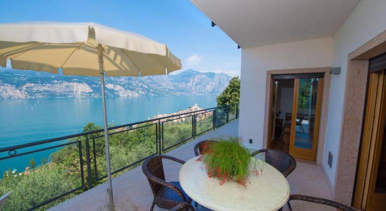 Wonderful holiday apartment with pool, garden & barbecue | Pet-friendly — photo 4
