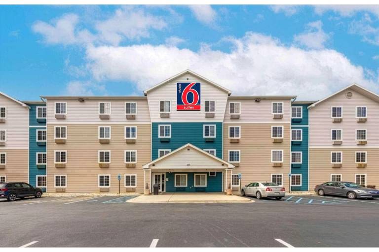 1 Full Bed Smoking Kitchen