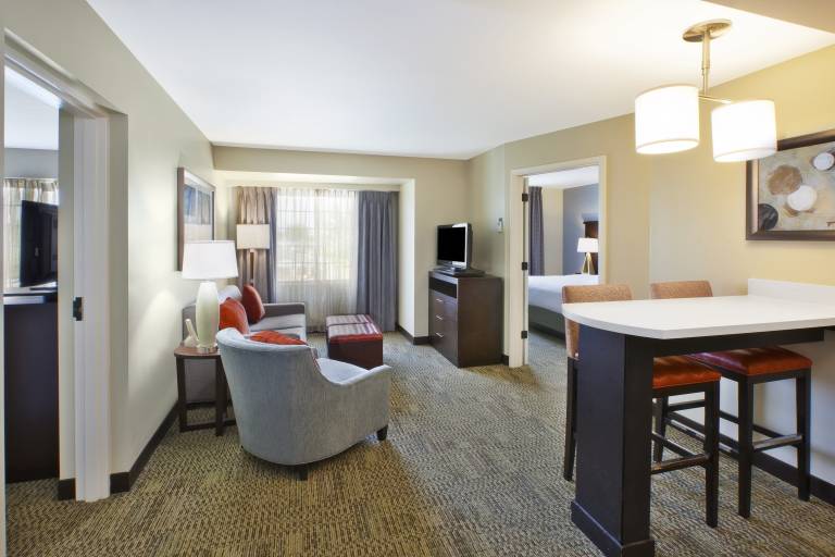 1 King 2 Dbl 2 Bedroom Suite Nonsmoking
