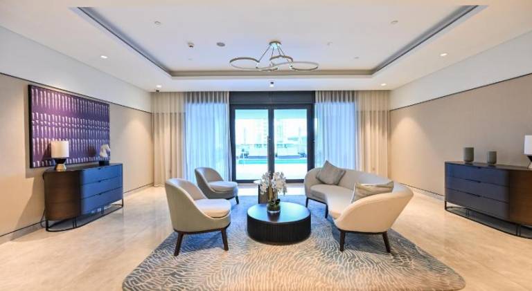 Apartment with garden, terrace & pool | Next to Burj Khalifa | Pet-friendly — photo 3