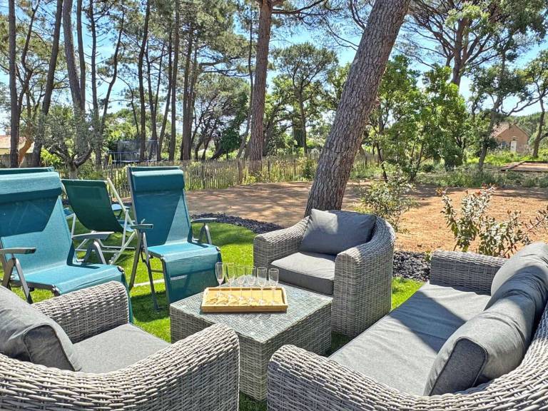 Fully equipped vacation home with private pool, BBQ & patio | Close to the beach | Pets are welcome — photo 4