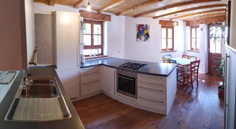 Apartment with yard & terrace — photo 3