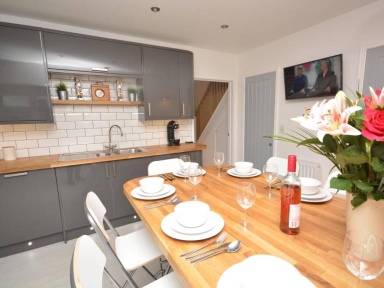 Fully equipped lovely cottage with garden | Water view | Next to the beach | Pets allowed — photo 3