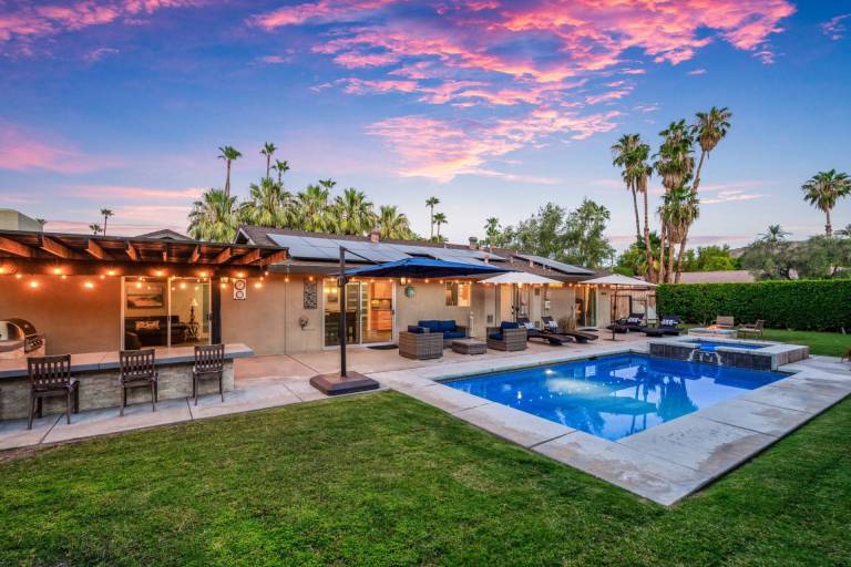 House with barbecue, private pool & jacuzzi | Mountain view | Perfect for remote work in Palm Springs, CA