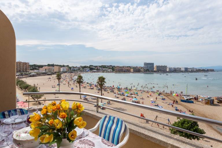 Beautiful holiday apartment with terrace & pool | Beach view | Close to the beach | Pets allowed — photo 2