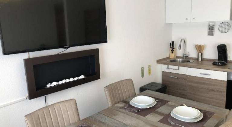 Rental apartment with yard — photo 4