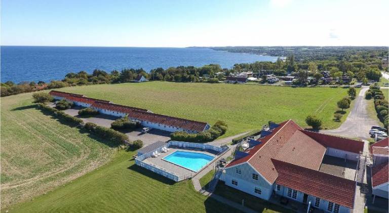 Rental apartment with pool in Allinge