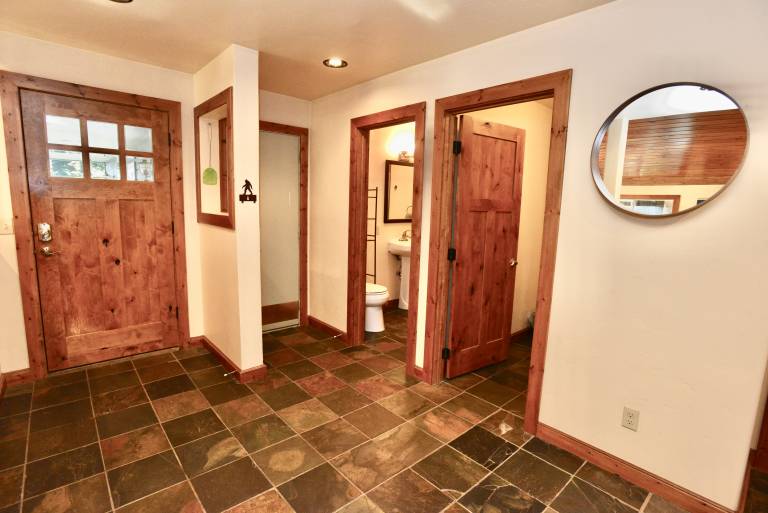 Bearadise - Pet friendly - Walk to Downtown McCall - Hot Tub - WiFi - Sleeps 10 — photo 2