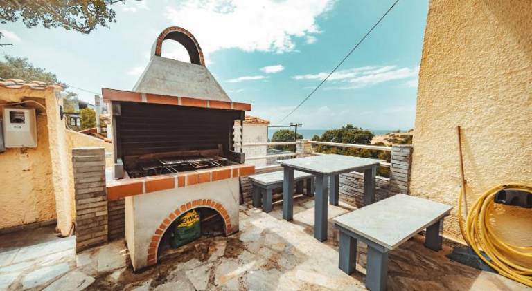 Apartment with terrace, yard & barbecue | Next to the beach | Good for workation | Pets allowed — photo 4