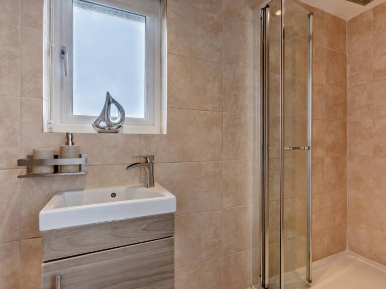 Fully equipped apartment with yard | Water view | Pets are welcome — photo 4