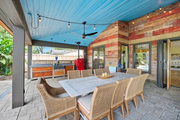 Family-friendly charming vacation home with BBQ, garden & private pool | Perfect for remote work | Pet-friendly — photo 4