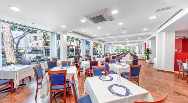 HOTEL ZANARINI in CENTRO a Riccione — photo 4
