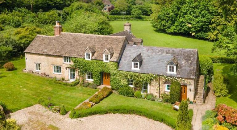 Vacation home with 5 rooms for 11 persons in Cirencester