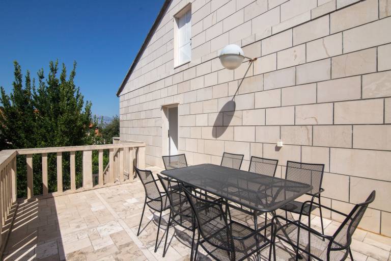 Rental apartment with barbecue & patio | Sea view — photo 2