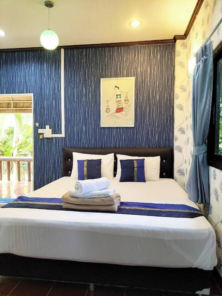 Paifha Beach Resort in Chumphon