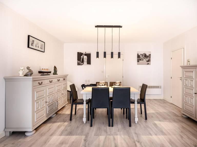 Stylish flat right on the beach — photo 4