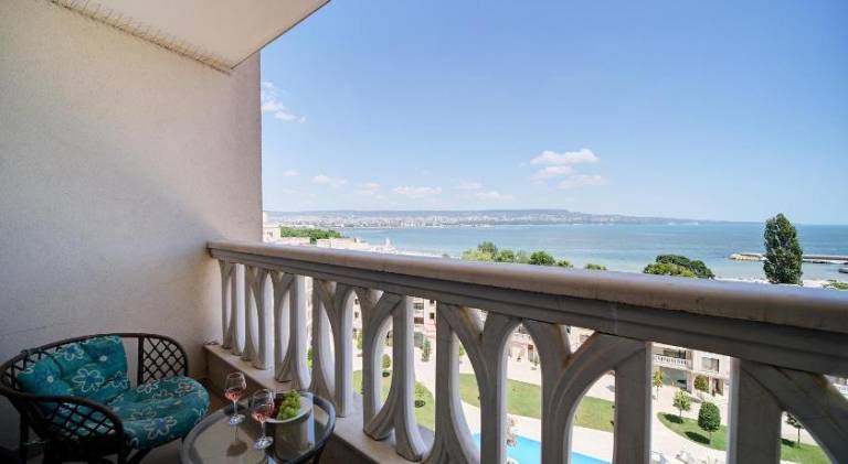 Summertime in Varna South Bay Beach Residence — photo 5