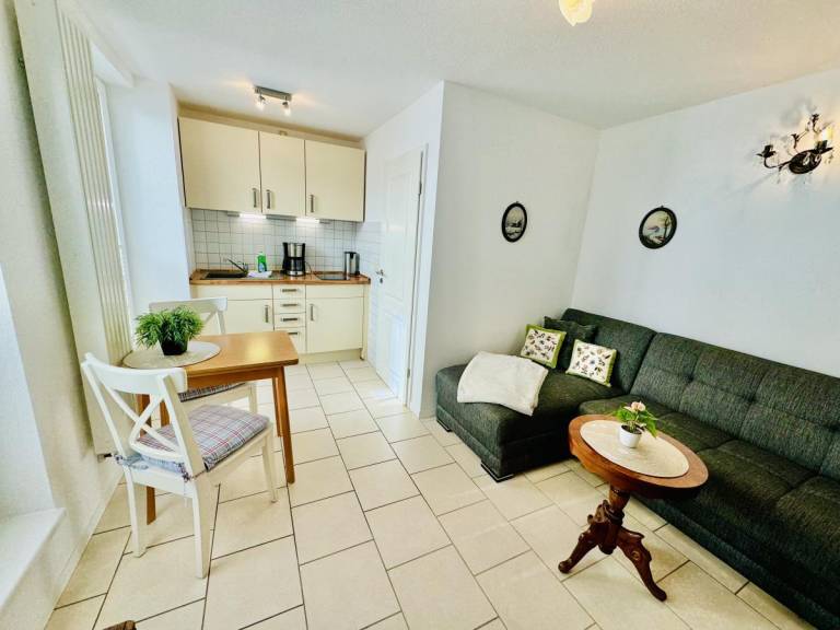 Apartment with yard — photo 4