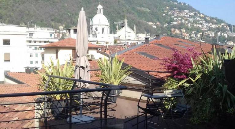 Apartment with terrace | Near Como Cathedral | Pets allowed in Brunate