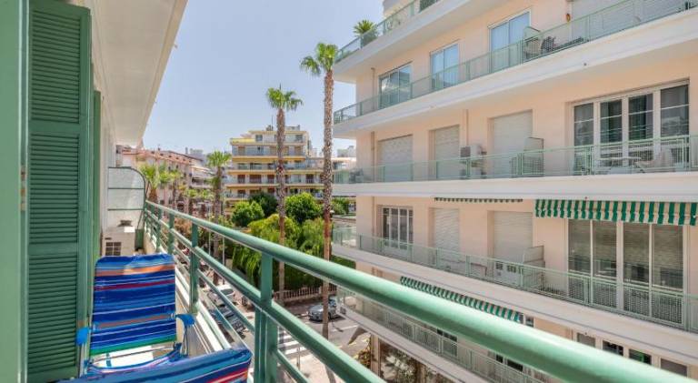 Apartment with terrace — photo 4