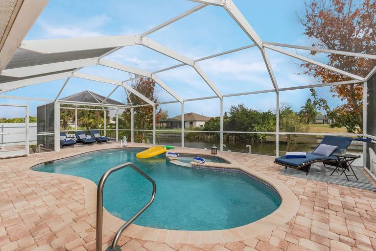 House with terrace, barbecue & private pool | Water view in Cape Coral, FL