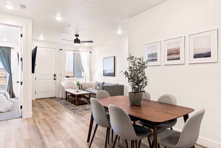 Condo with barbecue, jacuzzi & pool — photo 3