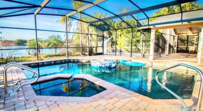 House with pool & hot tub — photo 3