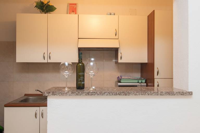 Holiday apartment with BBQ & patio | Sea view — photo 5