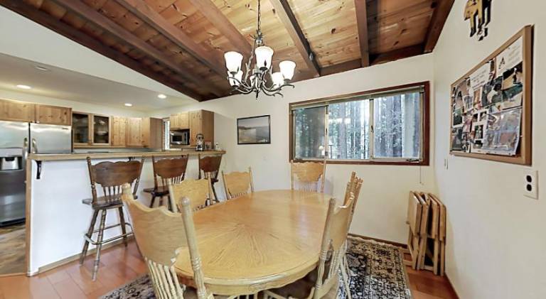Vacation home with hot tub — photo 3