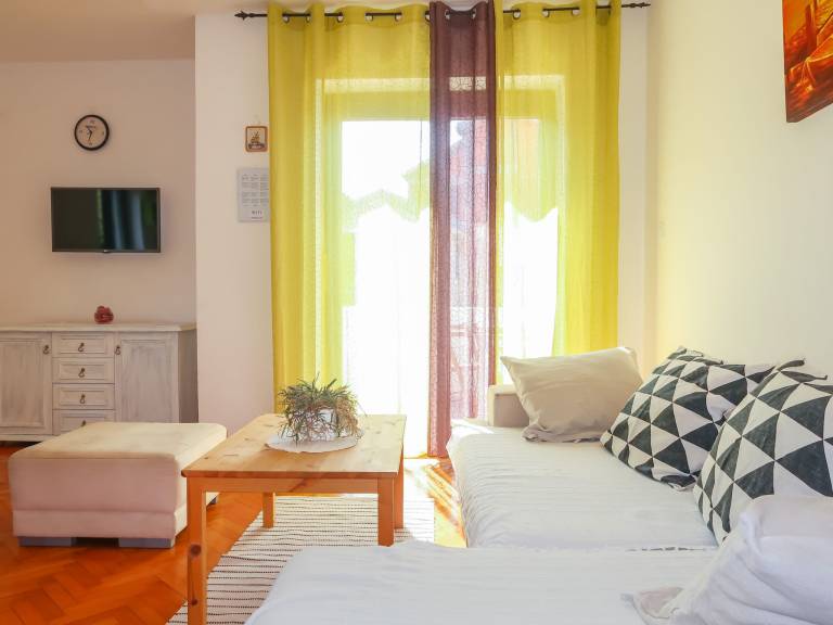 Rental apartment with barbecue, yard & patio | Sea view — photo 5