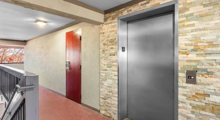 Red Roof PLUS Chicago - Hoffman Estates — photo 4