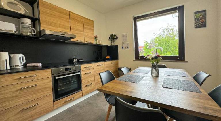 ImmoStay Ferienhaus mit Garten & Free Parking — photo 5