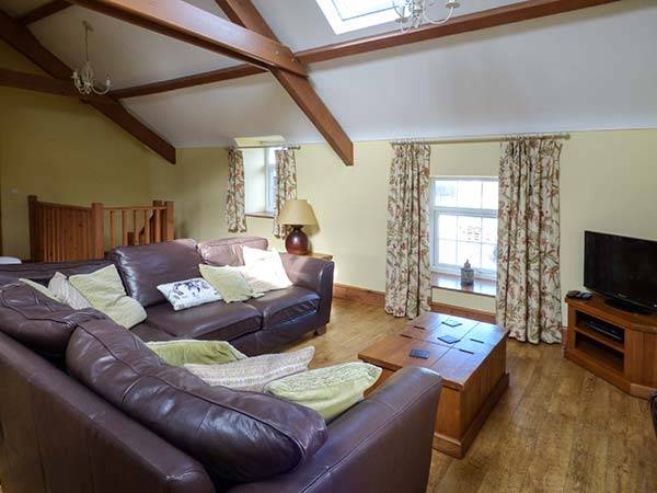 Child-friendly beautiful cottage with hot tub & yard | Dogs allowed — photo 4