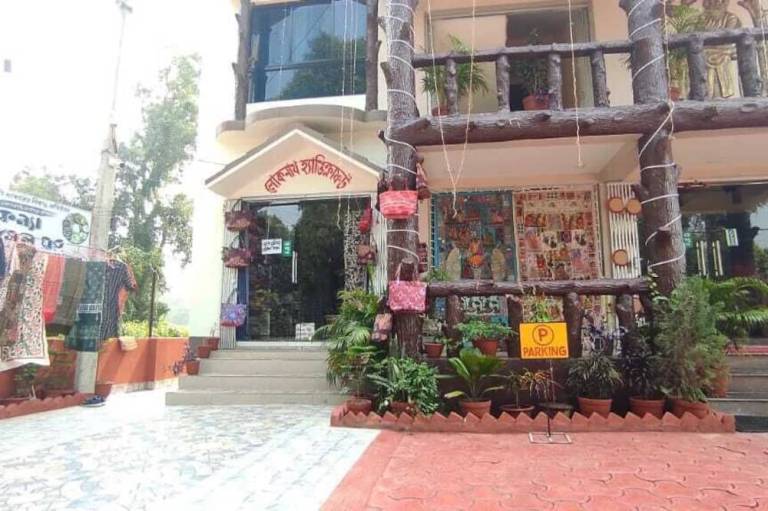Dui Kanya Henshel Ghar