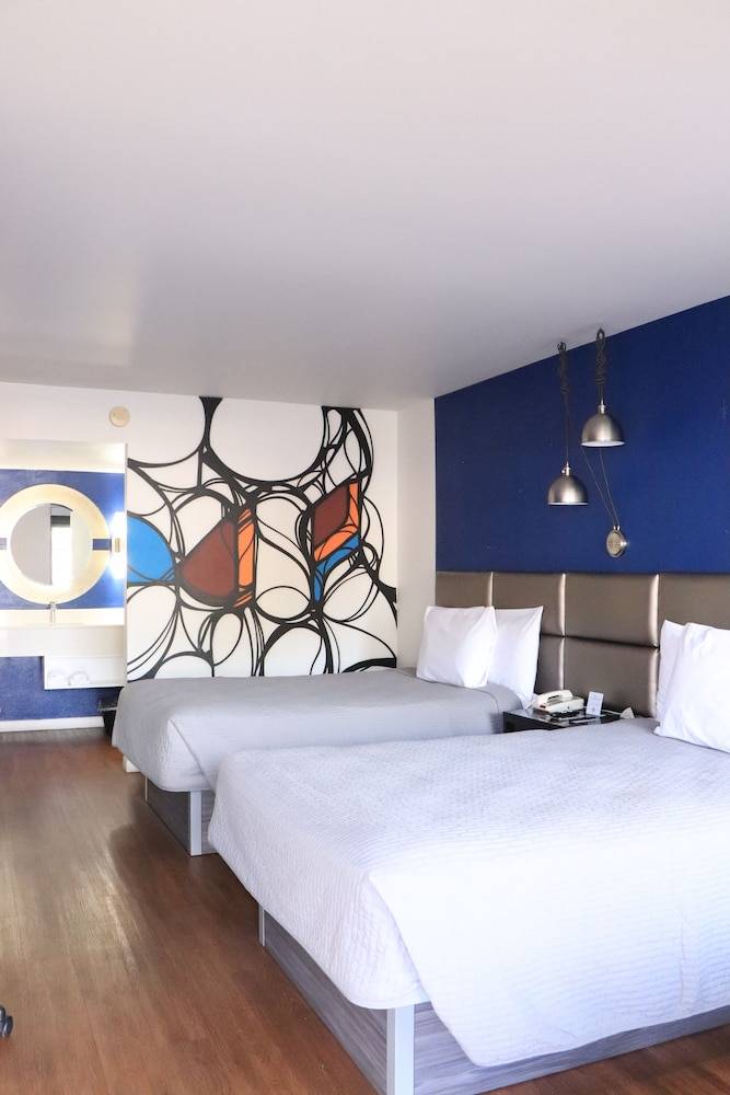 Motel West University