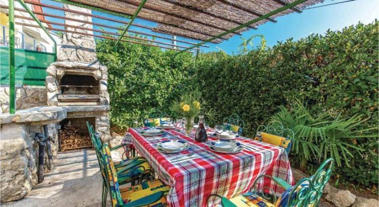 House with 2 rooms for 4 persons in Moscenicka Draga